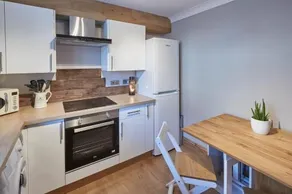 Host & Stay - Amber Shores - Image 2