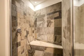 Fourheads Private Suites - Image 3