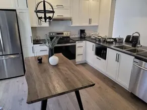 Free Parking Beautiful 4 1 2 2 BR apartment - Image 2