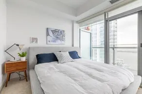 Luxury Corner Suite - Entertainment District - Image 3