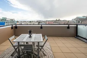 Jukebox Olympic View by Iris Properties - Image 2