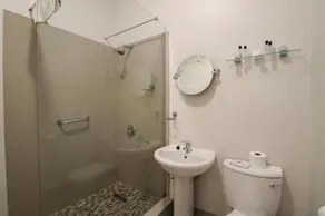 Gonubie Hotel - Image 2