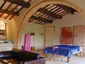 Follonico 4-Suite B&B - Image 4