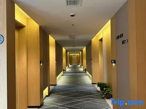 Country Inn & Suites by Radisson Hotel (Yuncheng Xinghe Square) - Image 2