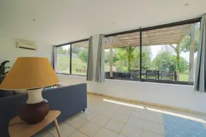 Maison du Riou vue sur colline avec piscine - Image 3