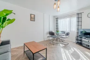 Newly Renovated 2-Bed Home in Newport - Image 4