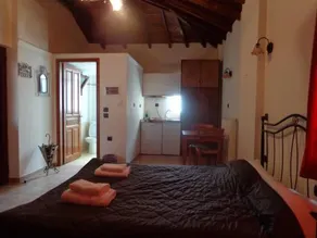 Alonaki Guesthouse - Image 2