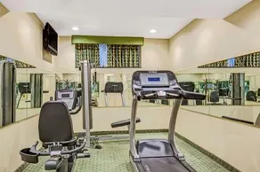 Hillcrest Hotel Near JFK Airtrain - Image 5