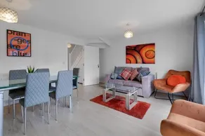 Ferndale Serviced 4 Bedroom 2 Bath house with Parking - Image 4
