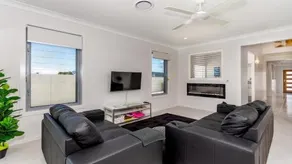 Stunning Canal Home Oh So Close To The Waterfront - Image 5