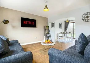 Walnut House with Free Parking, Fast Wifi and Smart TVs by Yoko Property - Image 4