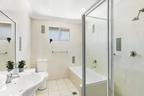 Randwick l 3 Bedroom Apartment + Parking - Image 2