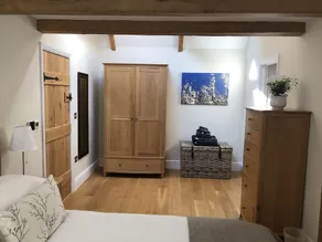Courtyard Cottage - Image 4