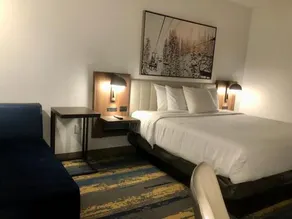 LA QUINTA INN & SUITES BY WYNDHAM DENVER PARKER - Image 2