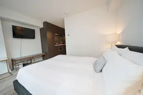 Yorkville Business Travel 2 Beds - Image 5
