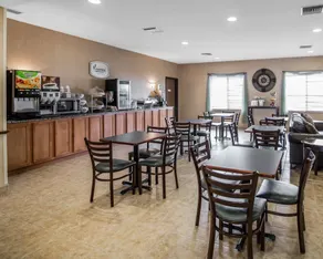 Rodeway Inn & Suites Salina - Image 4