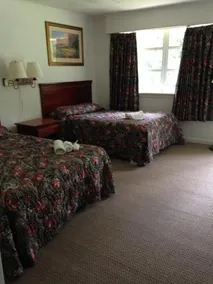 Lakeside Inn - Image 3