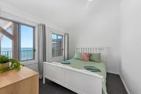 Bay Vista Two Bedroom Waterfront Apartment - Image 2