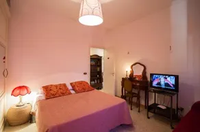 Romantic Ciclamini House - Image 4