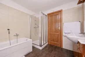 House Polic - Image 5
