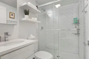 Elite Studio Apt near Shops in Uptown - Image 5