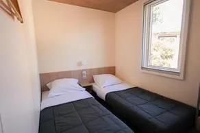 Mobil-home avec terrasse, jacuzzi et piscine chauffée - Image 2