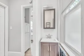 Trolley Teacup Charming Cozy Studio 1 Bedroom Apts by RedAwning - Image 4
