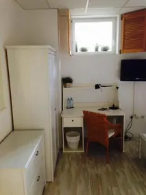 Airport Hostel - Image 4