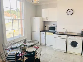 Warwick Apartments - Image 3