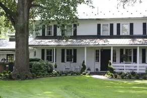 Edgewater Inn & Riverside Grill - Image 5