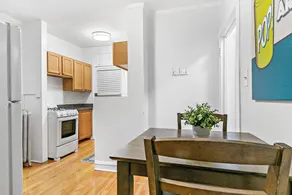1BR Chicago-style Apartment Close to Everything! - Image 2