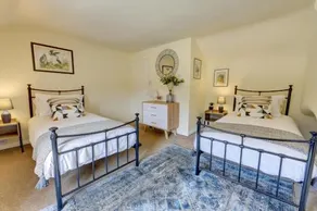 Church Bells House by Spa Town Property - 3 Bedroom Georgian Townhouse in Central Warwick - Image 2