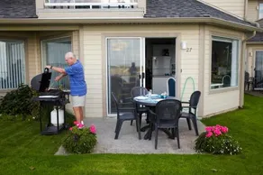 Madrona Beach Resort - Image 2