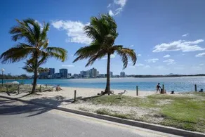 Maroochydore Beachfront Elegance, Views ZE7 - Image 5