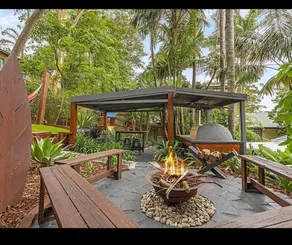 5 bedroom Terrigal beach home with district views - Image 2