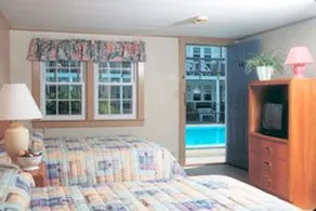The Colony Beach Motel - Image 2