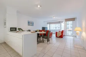 Modern apartment with sea view and parking - Image 2