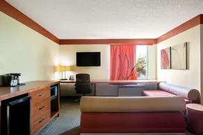 La Quinta Inn & Suites by Wyndham Miami Cutler Bay - Image 4