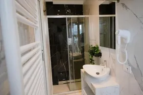 Hotel Cristina - Image 5