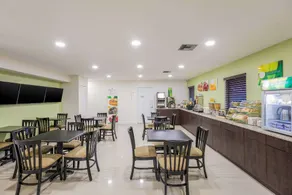 Quality Inn & Suites Downtown Orlando - Image 2