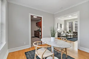 1BR Airy Apt- Barry 2 - Image 3