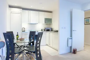 Waterfront West End Apartment - Image 3