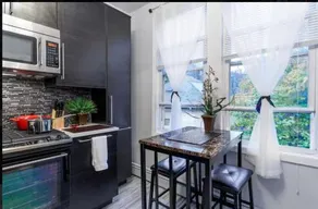 1 Queen Room in a 1 bathroom house 10 mins to Times Square - Image 5