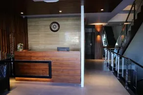 Highway Inn - Image 5