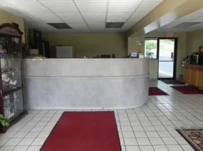 Deluxe Inn Collinsville - Image 2