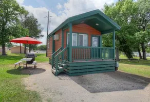 Lake Conroe Queen Studio Cabin 10 - Image 4