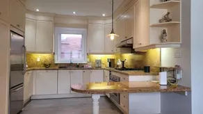 Private Suite in Forest Hill with full kitchen and parking - Image 2