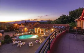 Three-Bedroom Holiday Home in Krusevo - Image 3
