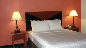 ECONO LODGE INN & SUITES - Image 2