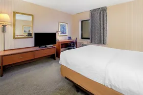 Norwood Inn and Suites Detroit - Image 3